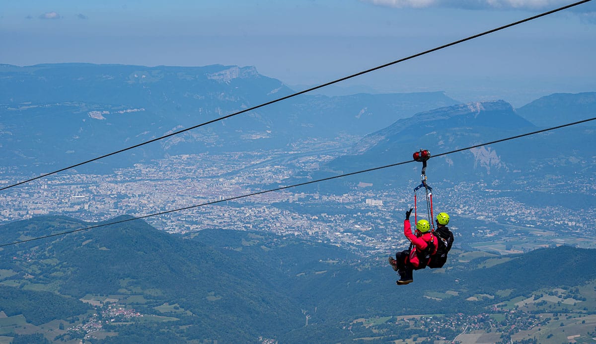 The world's longest zipline with pylons opened in Chamrousse