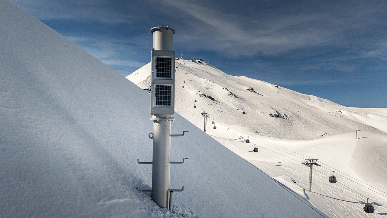 Innovation: MND SAFETY dévoile son nouveau système de surveillance du manteau neigeux, le NivWatch™