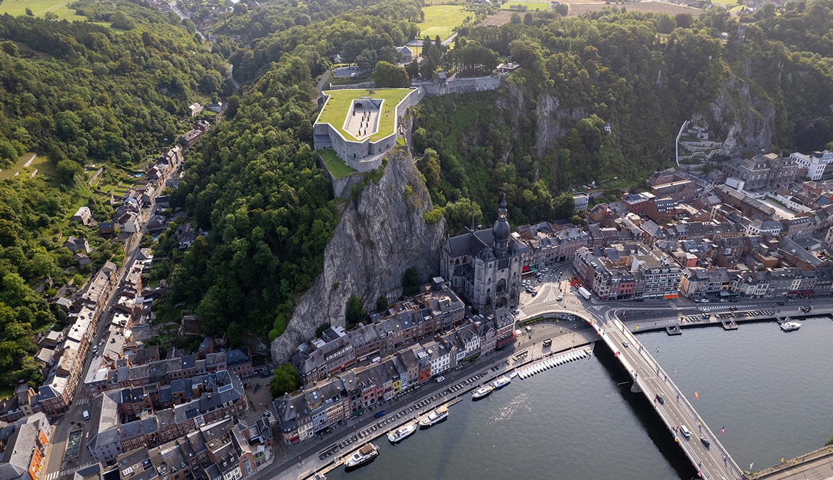MND construit le nouveau téléphérique du site historique de la Citadelle de Dinant en Belgique